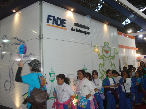 estudantes_bienal2010