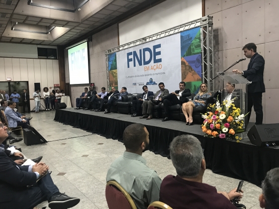 Silvio Pinheiro assina liberação de R$ 22,9 milhões para construção de dez creches e uma escola na Bahia