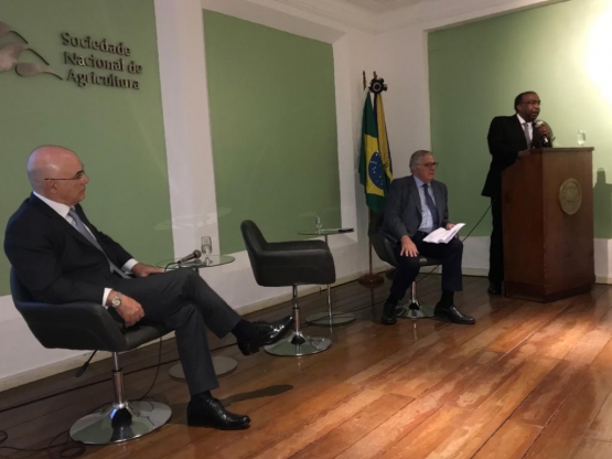 Acordo entre FNDE e SNA propõe o fortalecimento da agricultura familiar na alimentação escolar