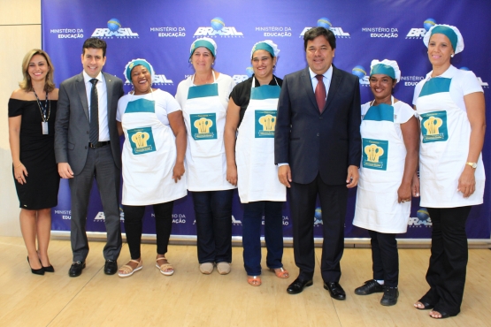 Ministro da educação e presidente do FNDE recebem merendeiras vencedoras de concurso de receitas