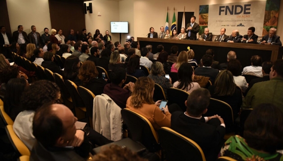 Mendonça Filho anuncia R$ 162,6 milhões para a educação e abertura de novo plano de ações