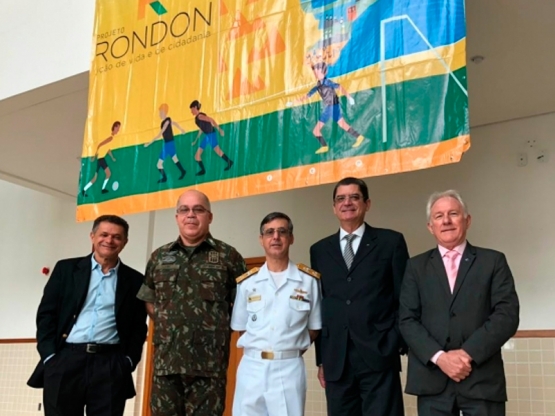 Da esquerda para a direita: Adalberto Domingos da Paz, General José Eduardo Leal, Vice-Almirante Barros Coutinho, Luís Bragança e Pedro Ivo Dapper