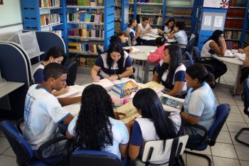FNDE avalia execução dos programas do livro na Bahia