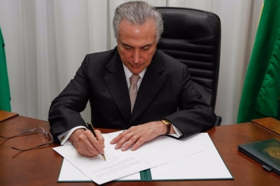 Presidente Temer sanciona lei que repassa pagamentos de taxas administrativas do Fies para as faculdades