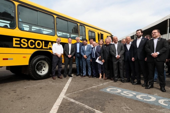 Governo federal entrega 214 ônibus escolares a municípios de Goiás