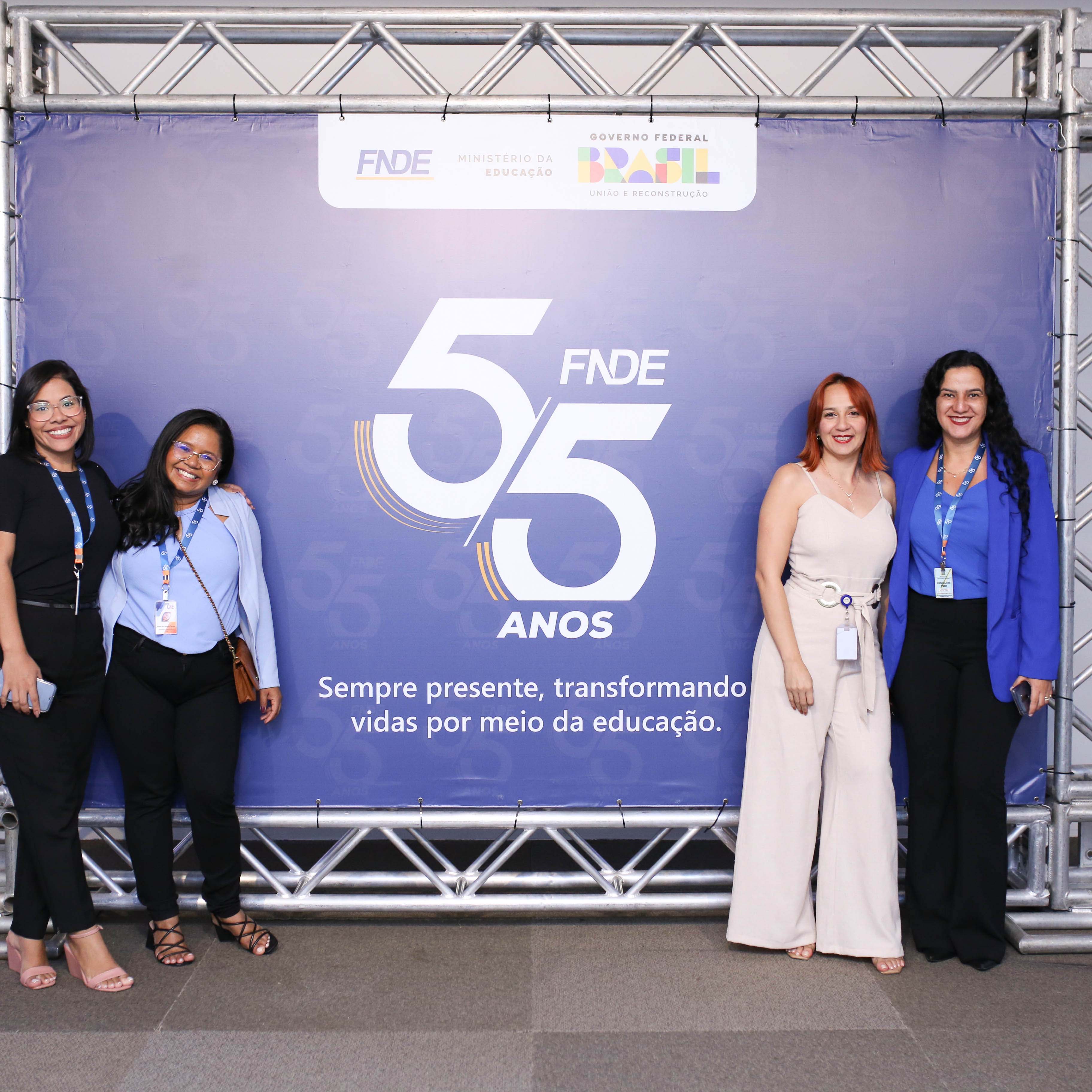 foto do fnde de 55 Anos