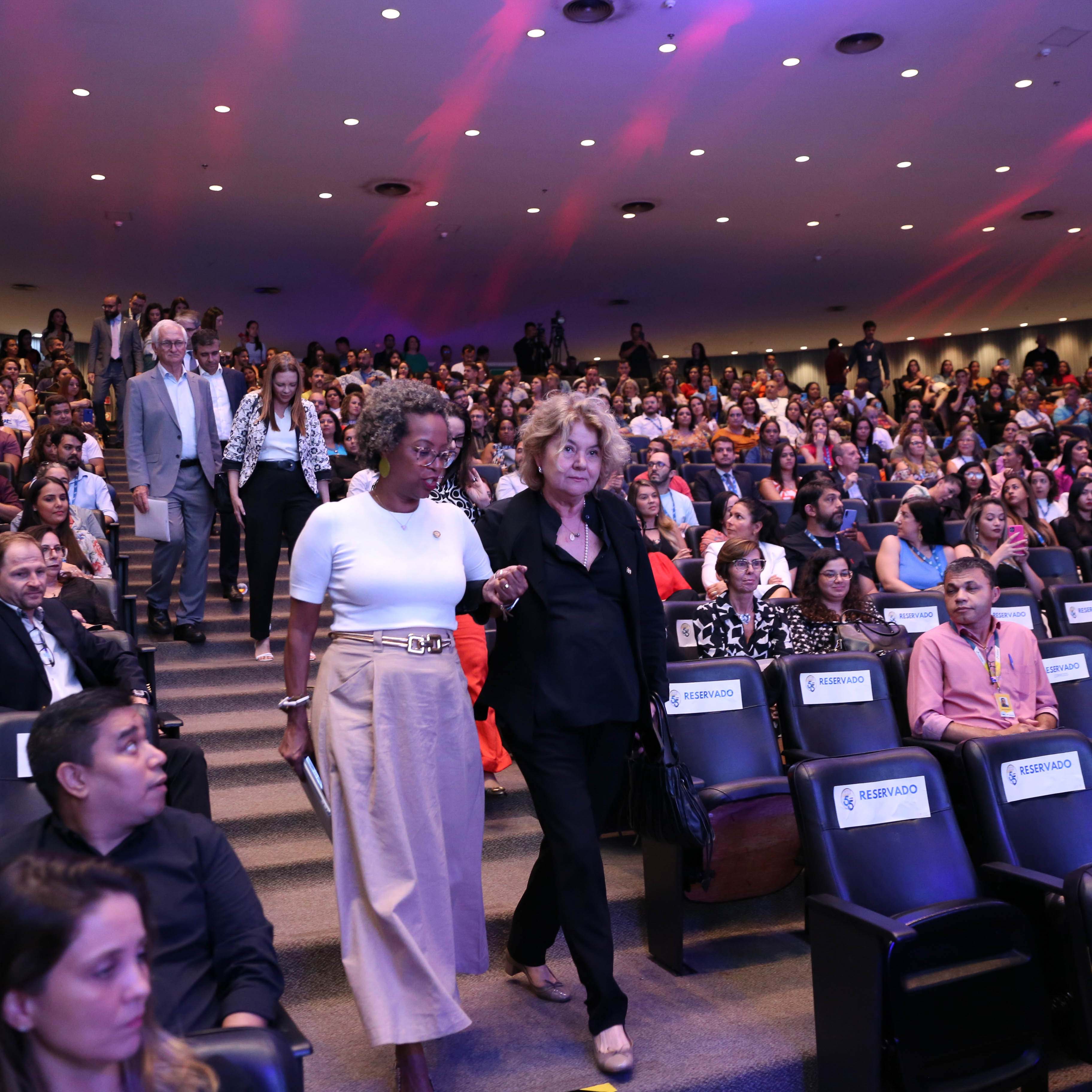 foto do fnde de 55 Anos