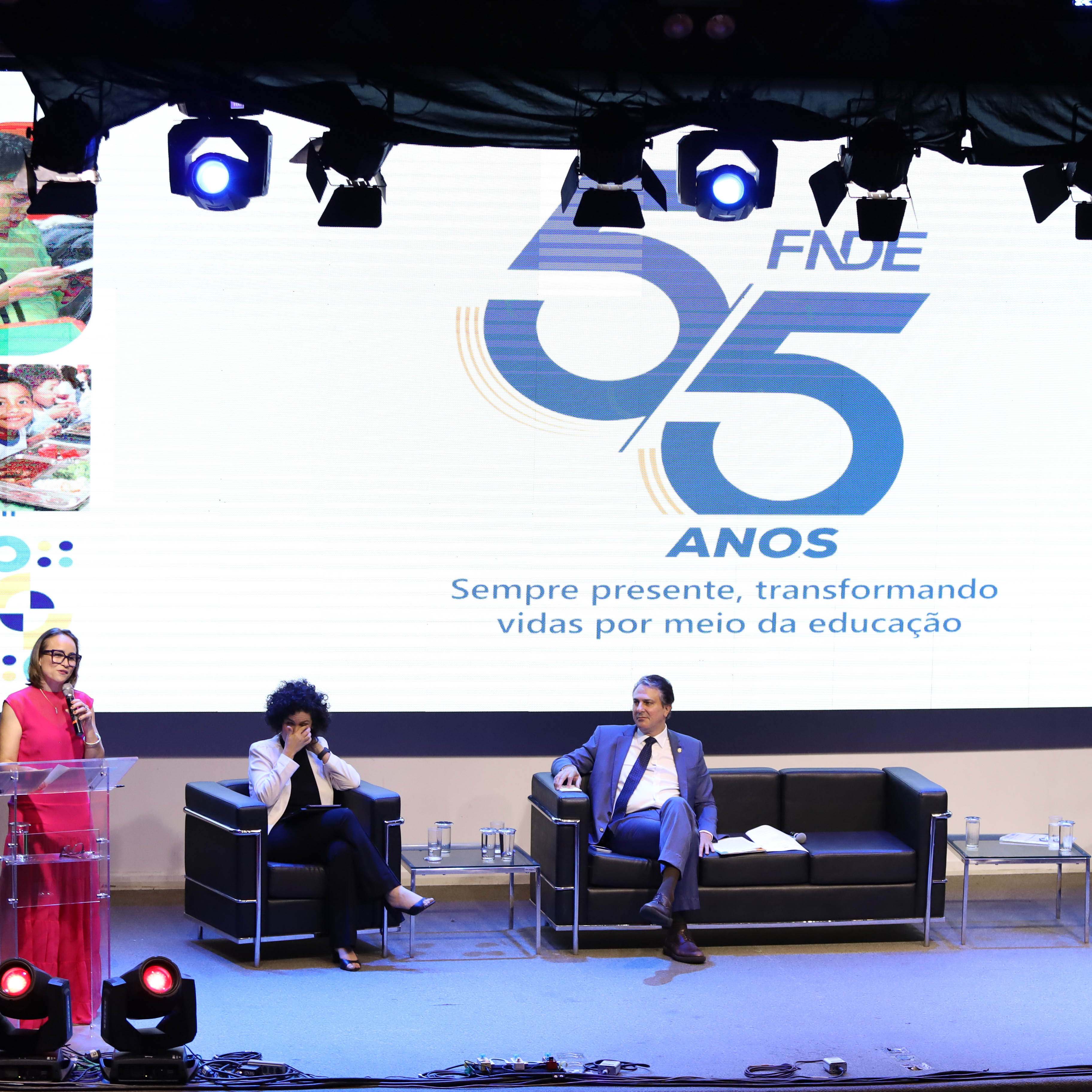 foto do fnde de 55 Anos