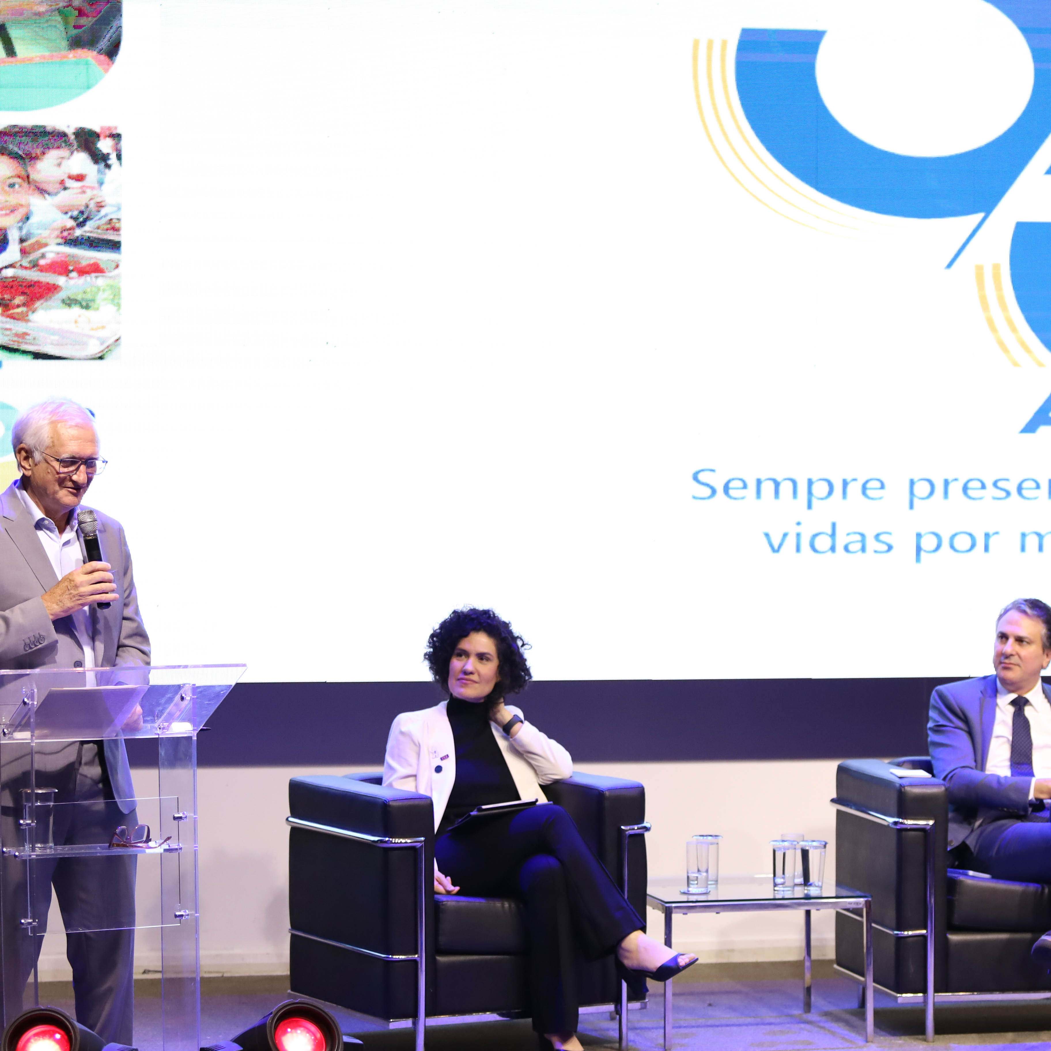 foto do fnde de 55 Anos