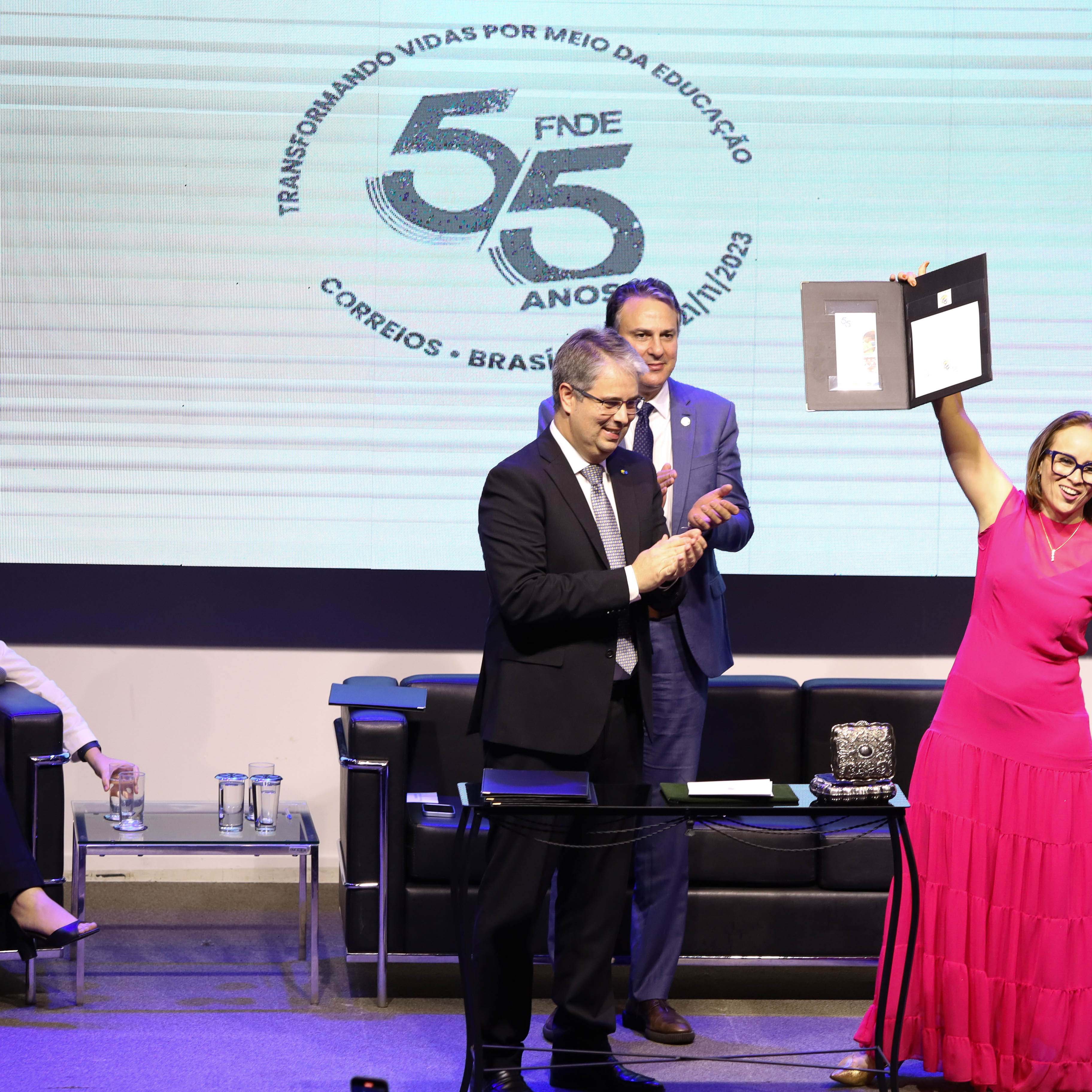 foto do fnde de 55 Anos