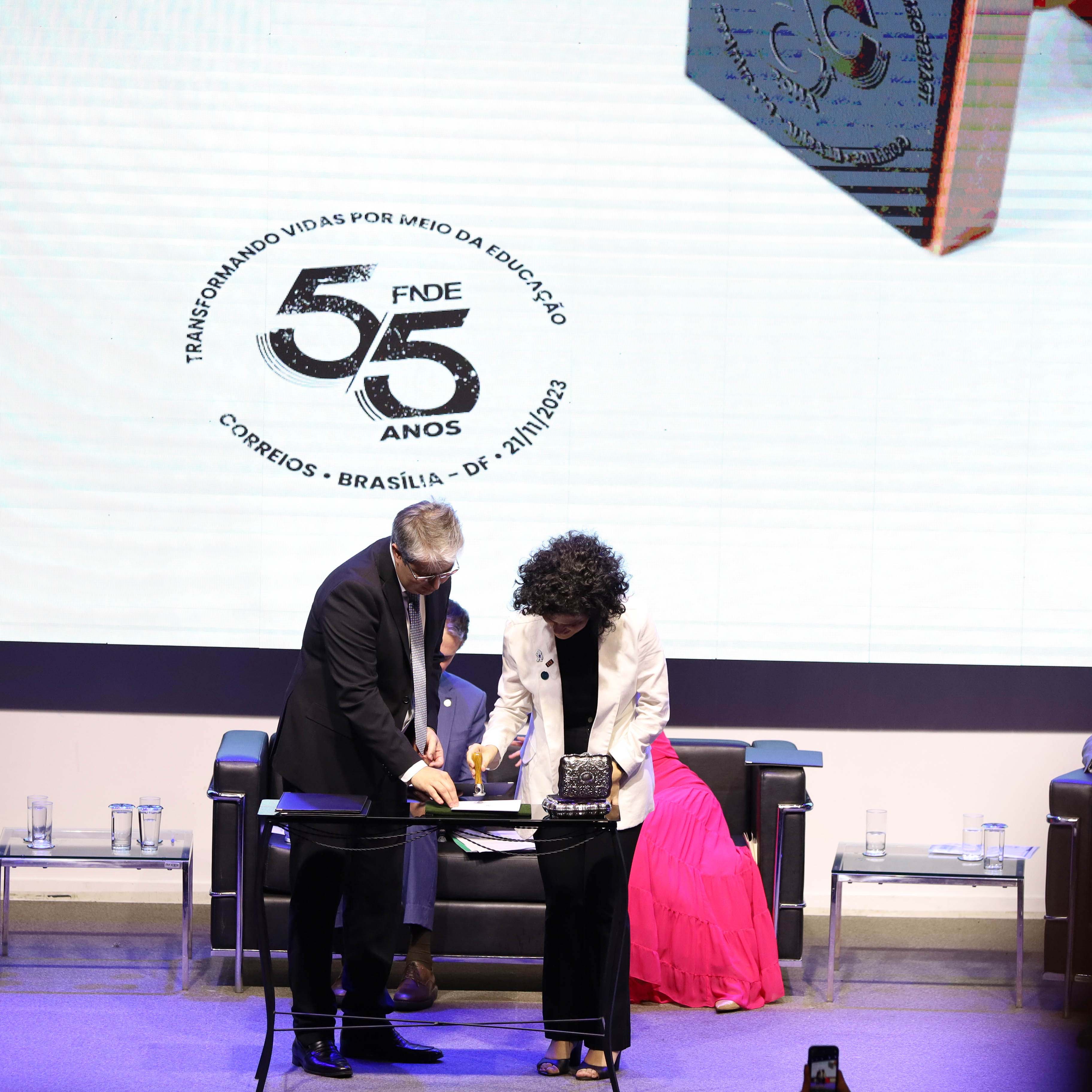 foto do fnde de 55 Anos