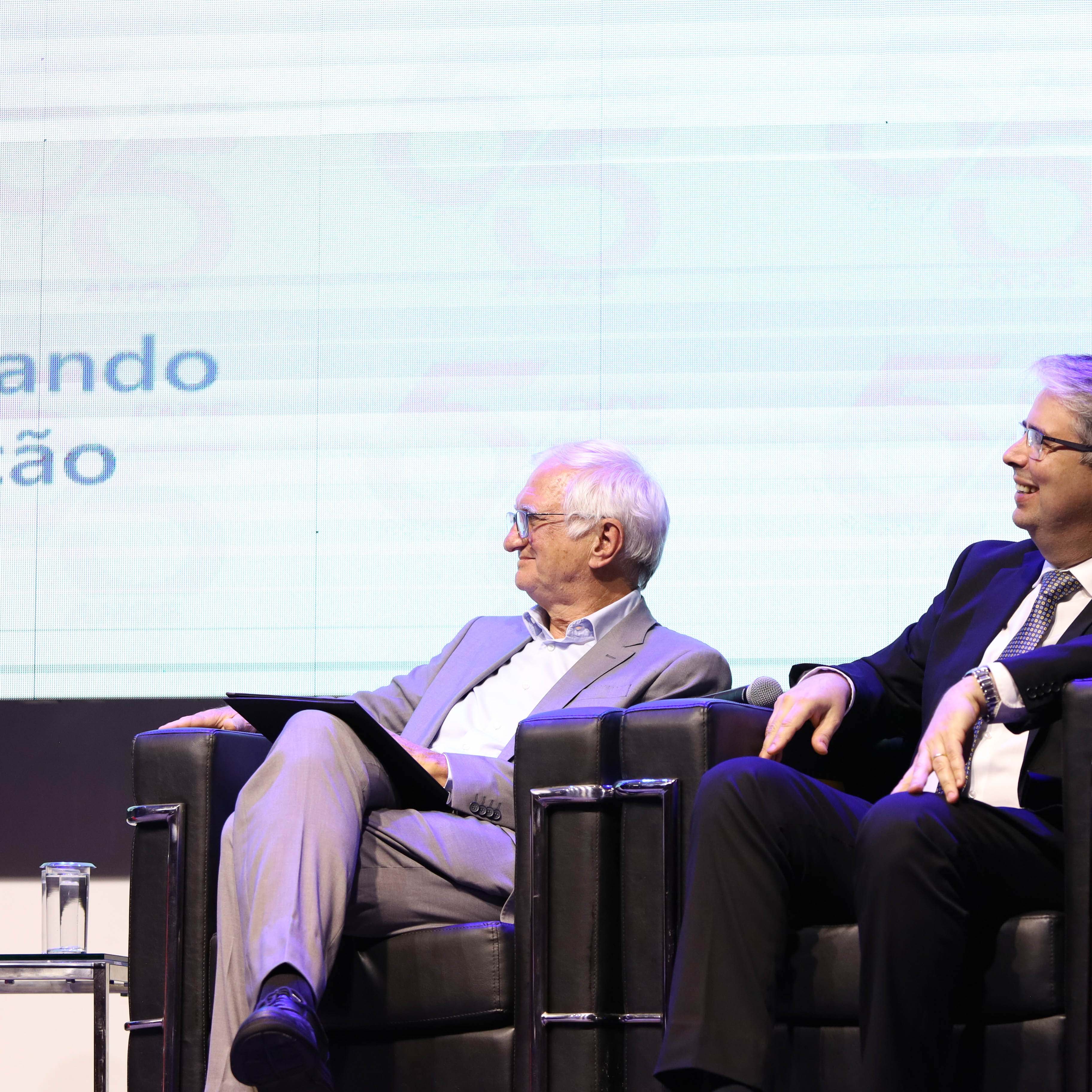foto do fnde de 55 Anos