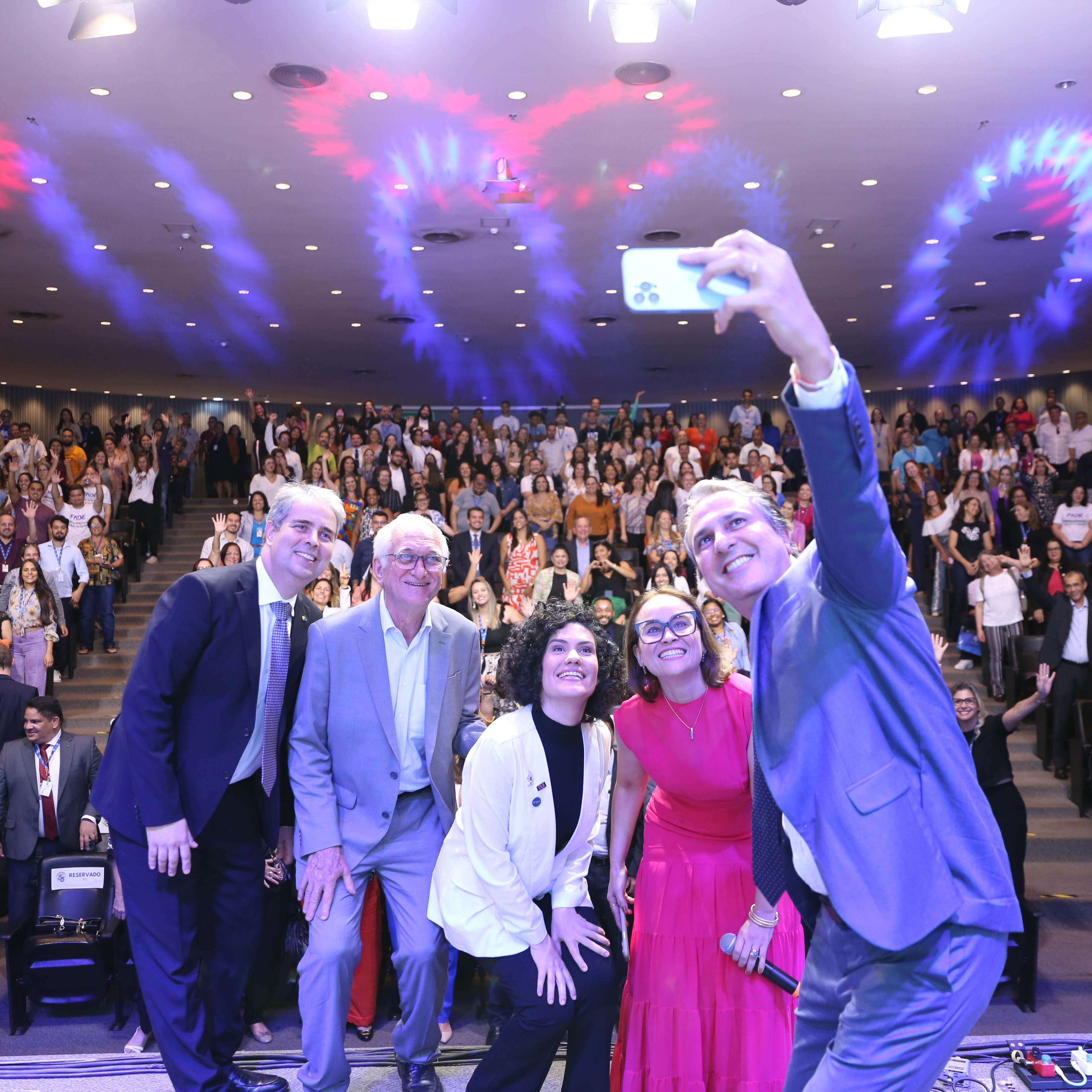 foto do fnde de 55 Anos