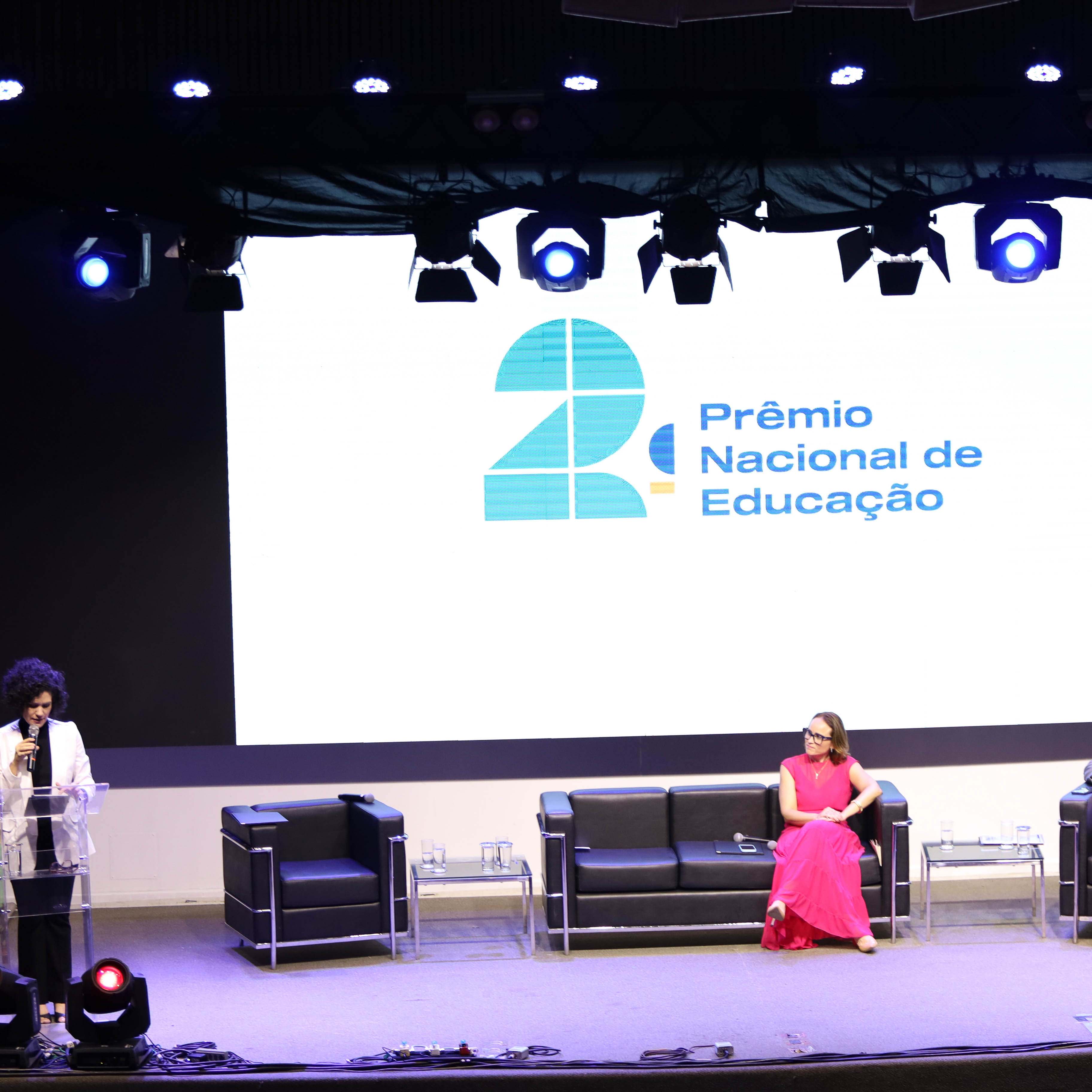 foto do fnde de 55 Anos