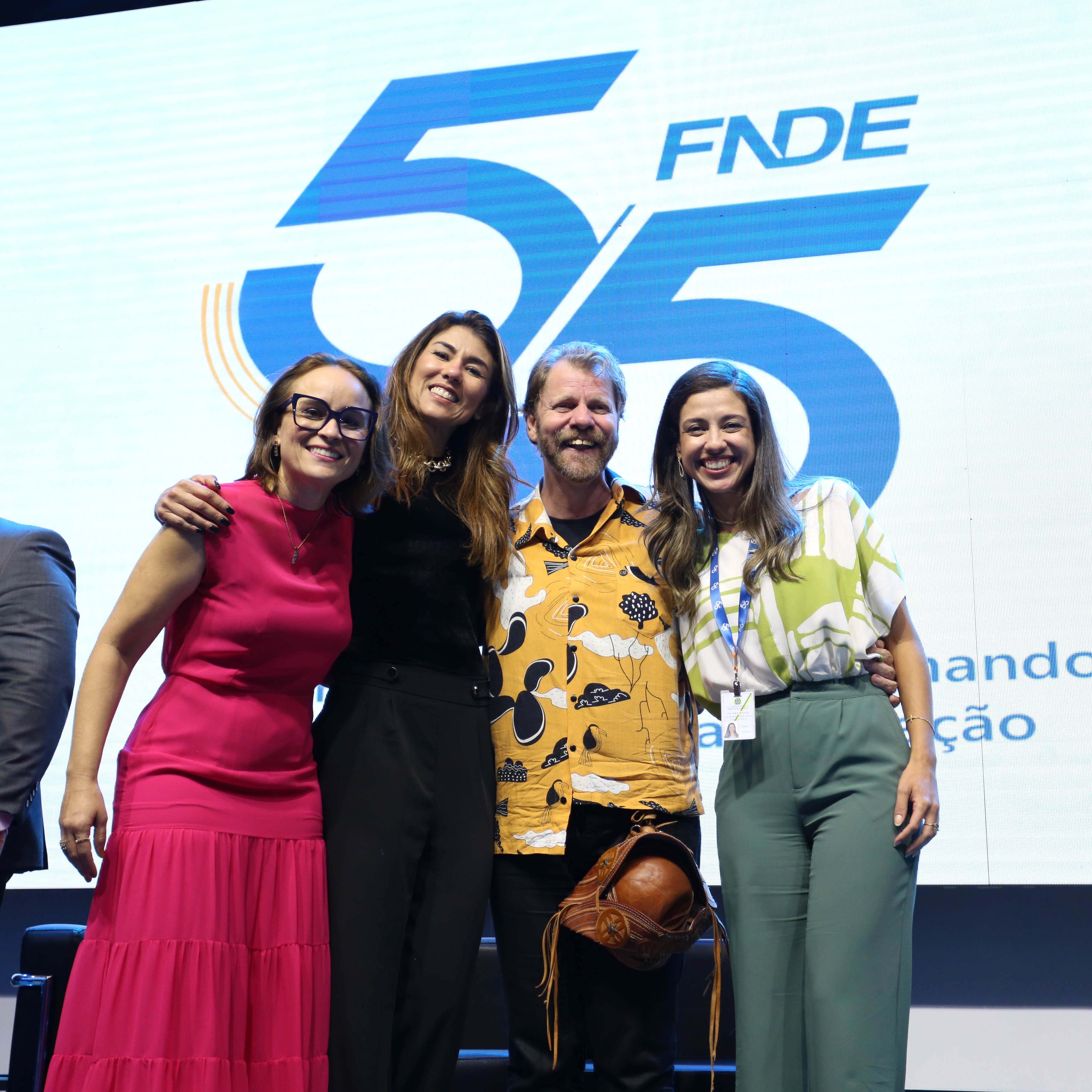 foto do fnde de 55 Anos