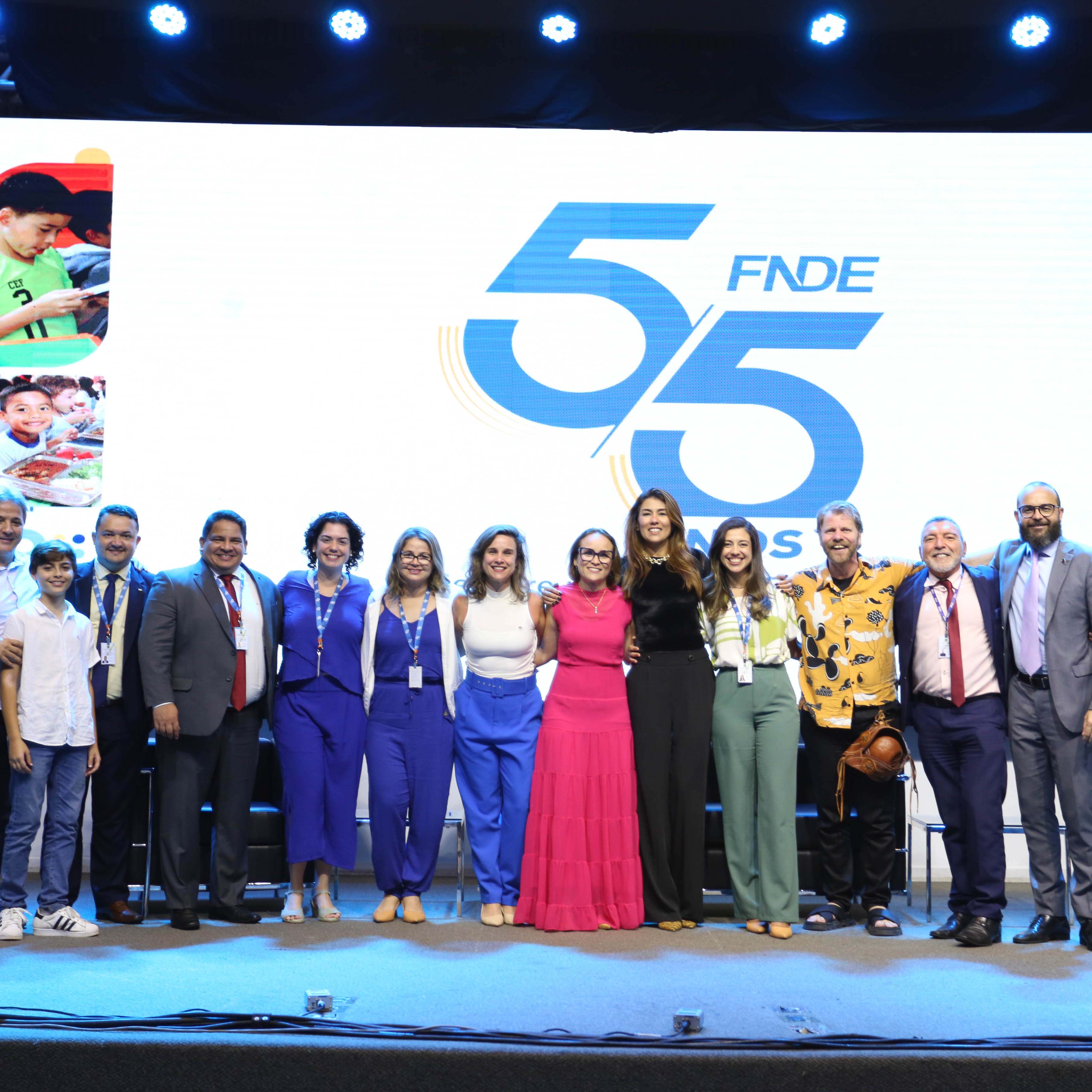 foto do fnde de 55 Anos