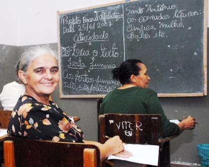 senhoras em sala de aula