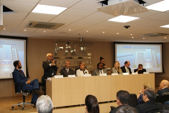 Palestra mostra consórcios municipais como nova forma de gestão pública na educação