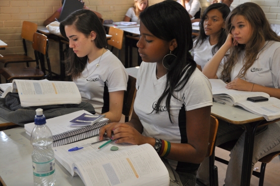 FNDE estende prazo para inscrição de livros destinados ao ensino médio