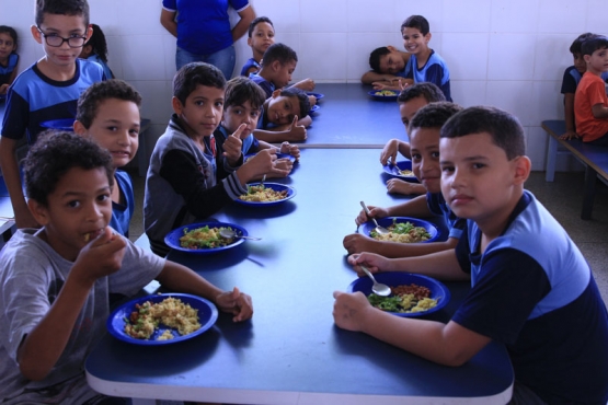 FNDE antecipa repasse de R$ 364 milhões de programa de alimentação escolar