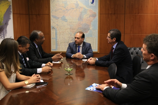 FNDE e Senado Federal/ILB formalizam acordo de cooperação técnica
