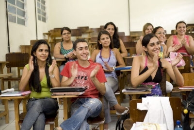 MEC abre adesão de instituições para vagas no Fies 2017