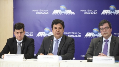 Ministro da Educação antecipa repasse do FUNDEB para garantir o pagamento do piso dos professores