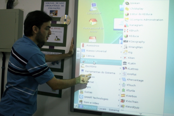 Formação pela Escola oferece cursos de formação a distância