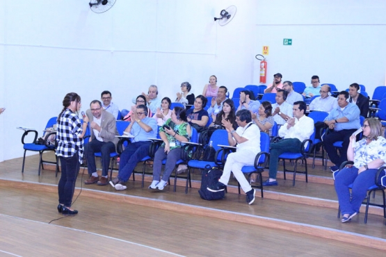 Delegações da América do Sul e Central visitam escola brasileira para troca de experiências na área da alimentação escolar