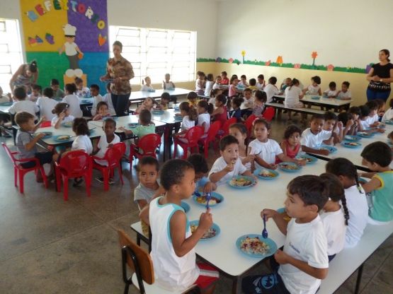 FNDE transfere R$ 479 milhões para alimentação e transporte escolar