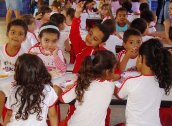 FNDE repassa R$ 450 milhões para transporte e alimentação escolar